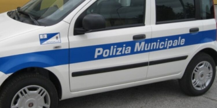 Garage abusivi diventano deposito di motorini rubati: denunce a Gravina di Catania