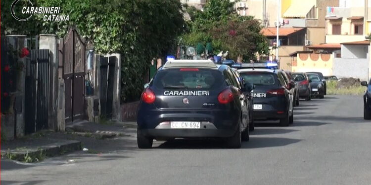 In manette una casalinga 63enne: rubava la luce pubblica