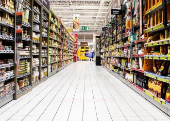 Codacons: italiani spendono di piu’ per acquistare meno. Taglio Iva su alimentari