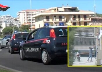Catania: smantellata piazza di spaccio a conduzione familiare, 8 indagati