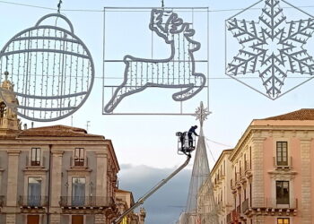 Catania: alle 17 si accenderà l’abero di Natale di piazza Università e le luminarie