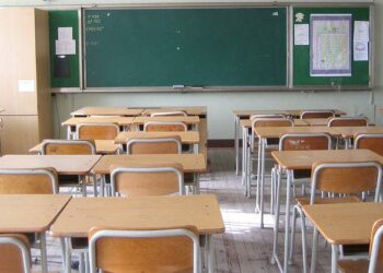 Insegnante per 12 anni percepisce stipendio e pensione