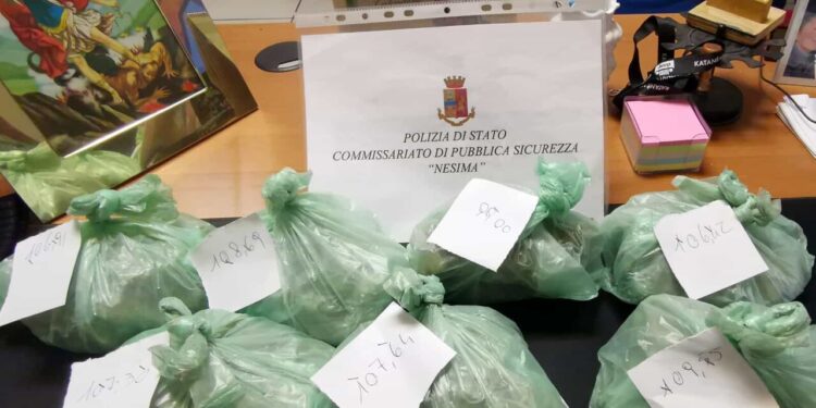 In via Capo Passero sequestrati 130 involucri di droga tra crack, cocaina e marjuana