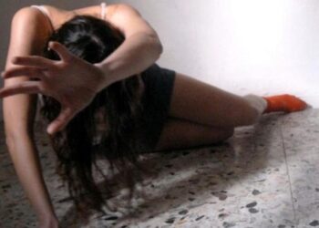 Evade dai domiciliari per picchiare la fidanzata 19enne