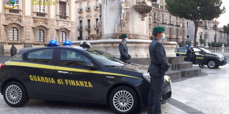 Catania: truffa carburanti,13 indagati e sequestro beni per 25 mln