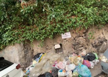 Via Rasà, è emergenza rifiuti