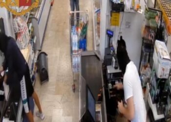 Pistola alla tempia per denaro: sgominata banda