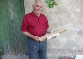 I “cunti” popolari scritti nei sacchi per il mangime diventano un libro