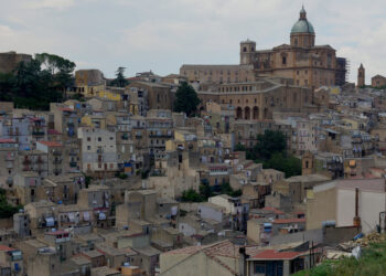 Si riqualifica Barrafranca, Schifani: “Cancelliamo il degrado”