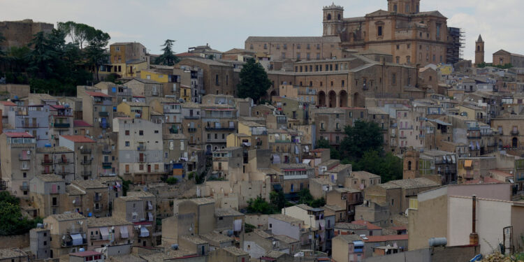 Si riqualifica Barrafranca, Schifani: “Cancelliamo il degrado”