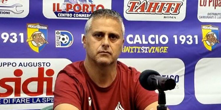 Acireale, esonerato il tecnico Costantino