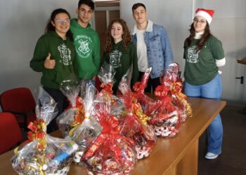 Pranzo di Natale speciale organizzato dagli studenti dell’Amari di Giarre