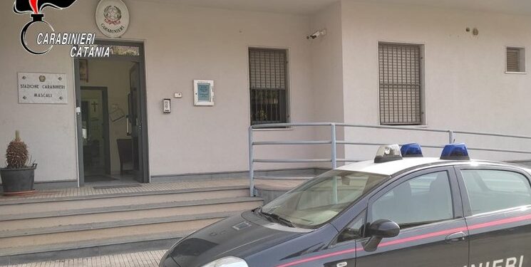 Beccato due volte in 10 giorni per furto di auto. In manette 23enne