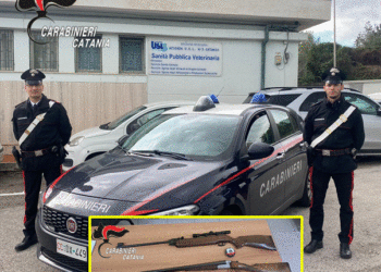 Spara ad un cane randagio con il fucile della moglie