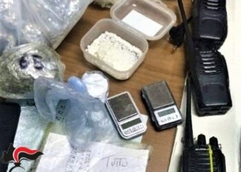 Vende la droga a prezzi di saldo “Tutto a 50 euro. Buoni prodotti”: arrestato pusher catanese