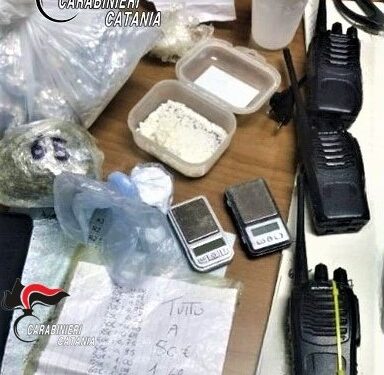 Vende la droga a prezzi di saldo “Tutto a 50 euro. Buoni prodotti”: arrestato pusher catanese
