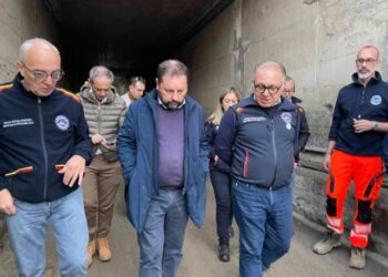 Squadre dei volontari della Protezione civile nelle zone alluvionte di Messina