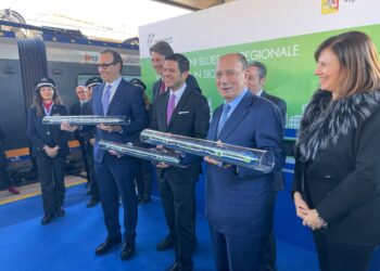 Arriva sui binari siciliani il nuovo treno ibrido “Blues”