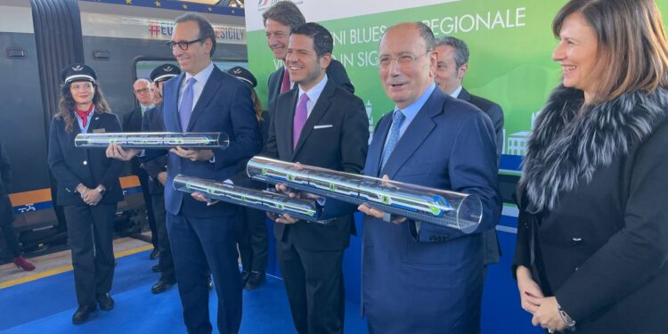 Arriva sui binari siciliani il nuovo treno ibrido “Blues”