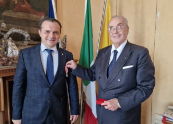 L’ordine dei cavalieri di Malta conferisce onorificenza a Cateno de Luca