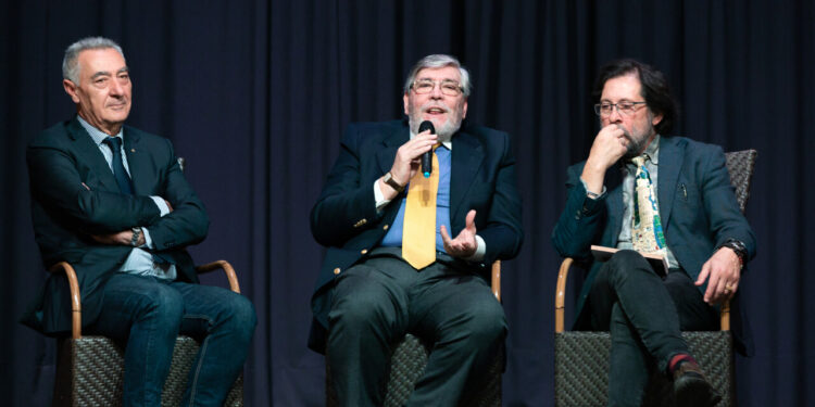 “Cornuti Siciliani” il primo libro di Franco Bertolone