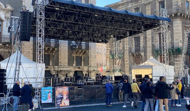 Catania: divieti di oggetti pericolosi in piazza Duomo e Università per Capodanno