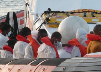 Migranti: via libera dell’Italia alle navi delle ong