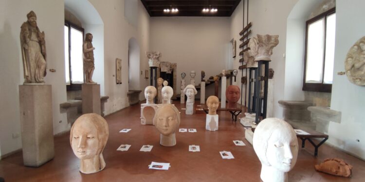 Regione: domani inaugurazione mostra di Vanessa Beecroft con coro di 21 voci femminili