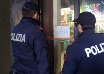 Trasforma il bar del porto in discoteca senza autorizzazione: multa e denuncia per il titolare