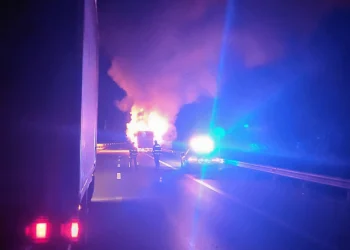 Camion a fuoco sulla Catania – Palermo