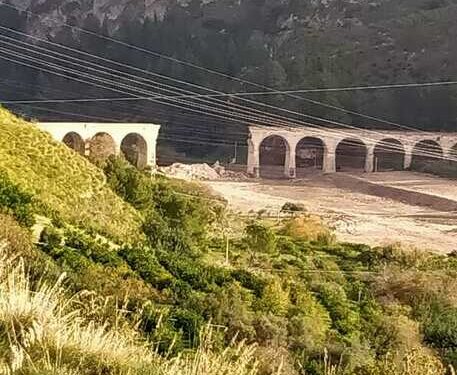 Crollano arcate storico ponte “Tredici Luci”