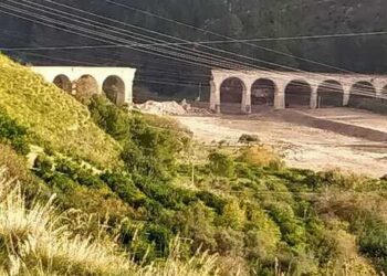 Crollano arcate storico ponte “Tredici Luci”