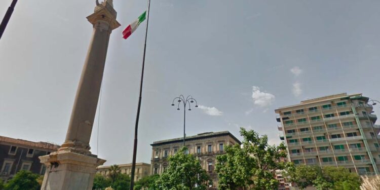 PuliAmoCatania in azione domenica alla fontana di Proserpina, piazza dei Martiri e Passiatore