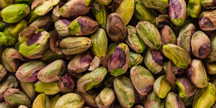 Pistacchio con larve sequestrato da Nas
