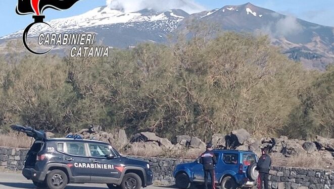 Senza assicurazione e con droga addosso, fermati due centauri