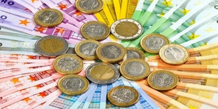 Codacons: ponte dell’8 dicembre all’insegna dei rincari