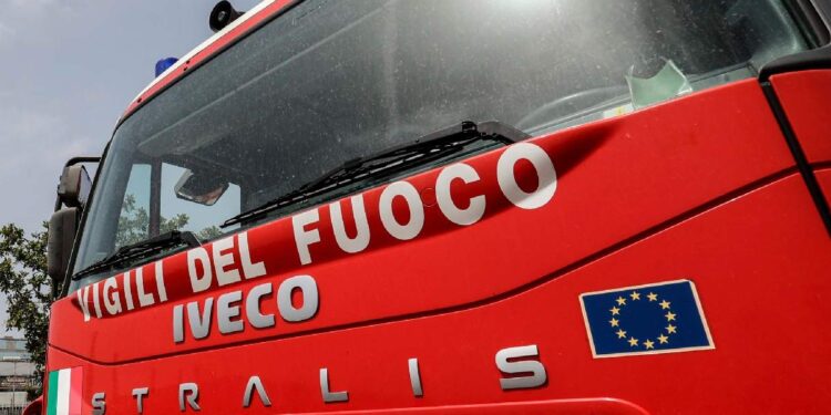 In fiamme cabina elettrica di un impianto fotovoltaico al Cus