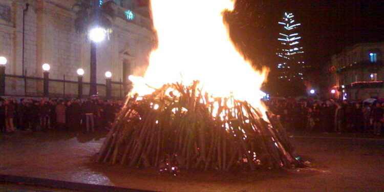 Auguri in comune e zuccu di Natale in piazza Duomo a Giarre