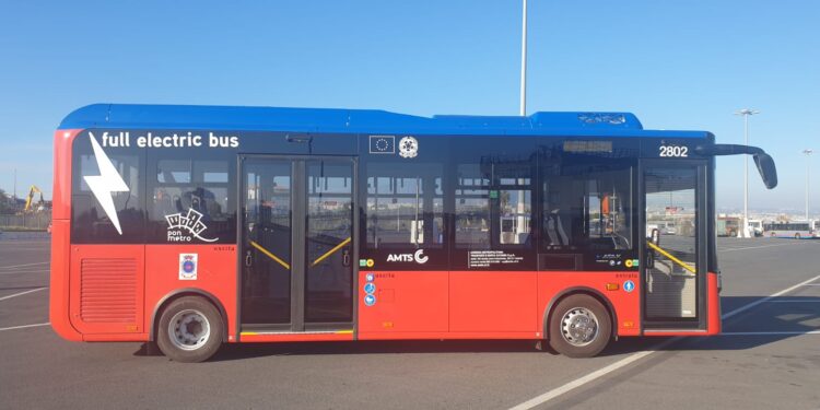 In circolazione i primi 11 autobus elettrici acquistati con i fondi del Pon Metro