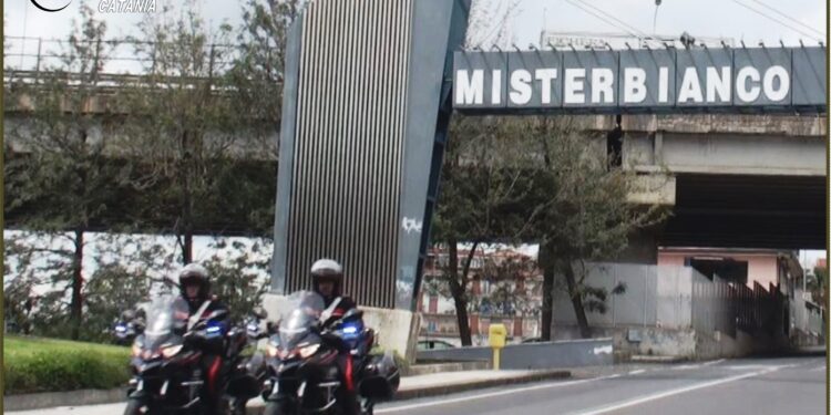 Beccato mentre rubava dei ponteggi: arrestato 34enne catanese