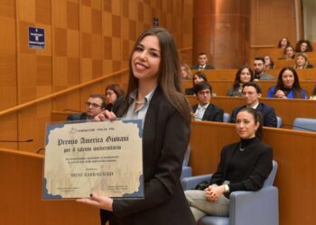 La studentessa catanese Irene Barbagallo riceve il premio America Giovani