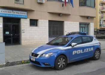 Confessa di aver strangolato la madre: fermata 17enne