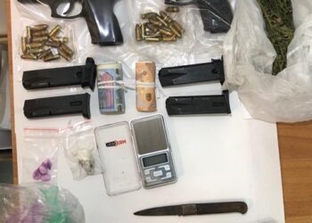 In manette due fratelli per spaccio, violenza privata e detenzione di armi