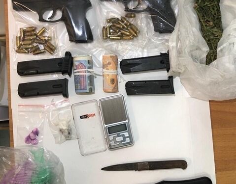 In manette due fratelli per spaccio, violenza privata e detenzione di armi