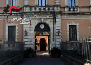 “Ti schiaccio la testa come una masculina”: minaccia così l’ex. In manette 58enne catanese