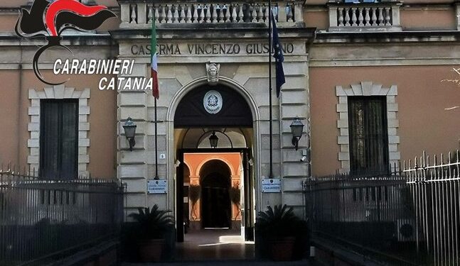 “Ti schiaccio la testa come una masculina”: minaccia così l’ex. In manette 58enne catanese