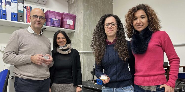 Unict e Boston Micro Fabrication creano un dispositivo di micro-optofluidica