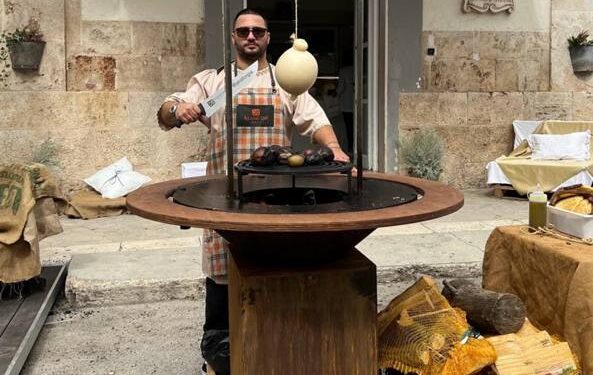 Scopre un tumore e cambia vita. La storia del poliziotto che diventa influencer del cibo