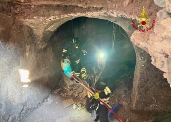 Crollo del solaio di un vecchio edificio a Catania: coinvolta una 50enne