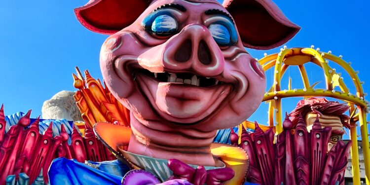 Tutto pronto per il Carnevale di Acireale. Sabato a piazza Duomo, Frassica